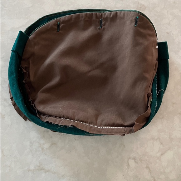 Vintage The Bee Hive by Baltimore Bermuda Bag w/ white eyelet & extra green wool - Picture 5 of 7